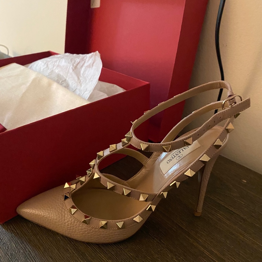 Rockstud ankle strap pumps